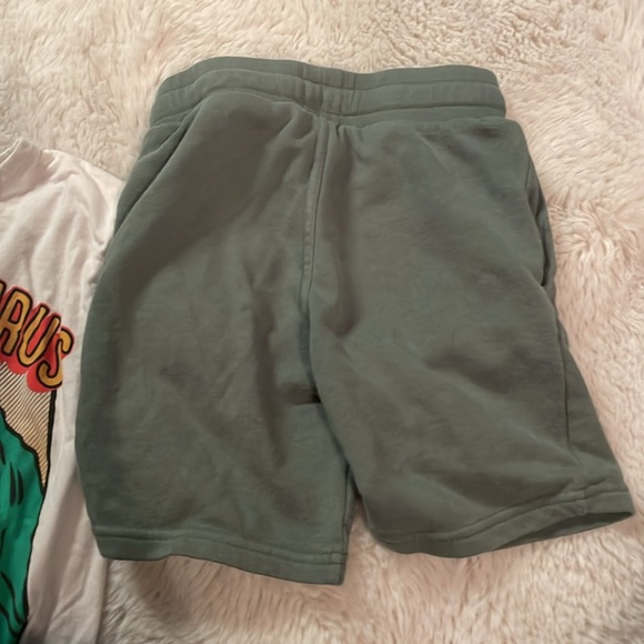 Boys size 6 shorts and shirts - Picture 6 of 16